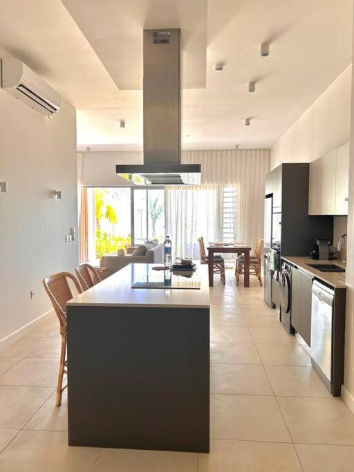 Oceanview Escape - Beachfront Apartment photo 2