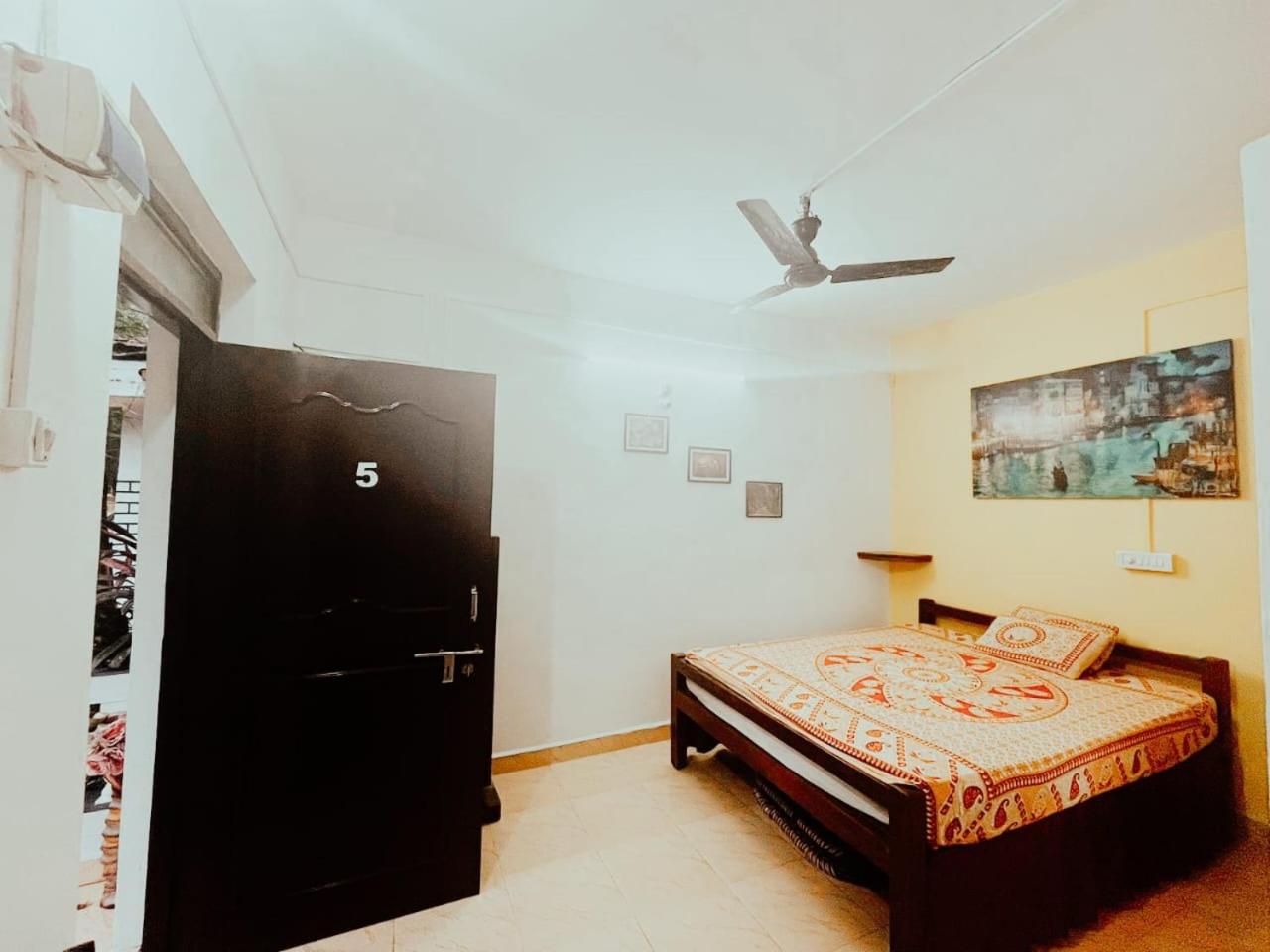 Jes Guest House