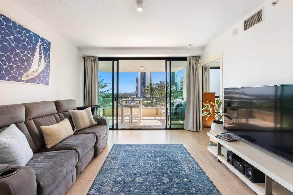 Park Views & Luxe Amenities in Broadbeach