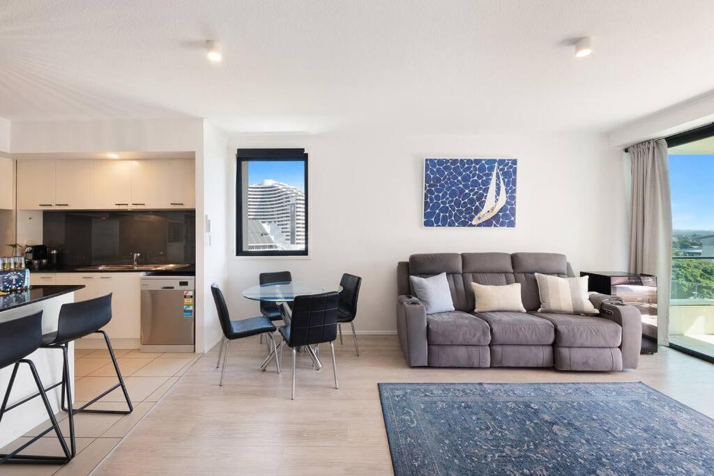 Park Views & Luxe Amenities in Broadbeach