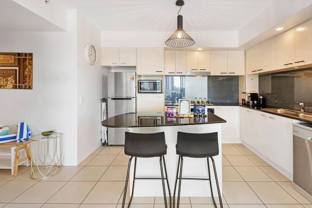 Park Views & Luxe Amenities in Broadbeach