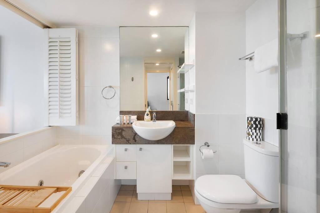 Park Views & Luxe Amenities in Broadbeach