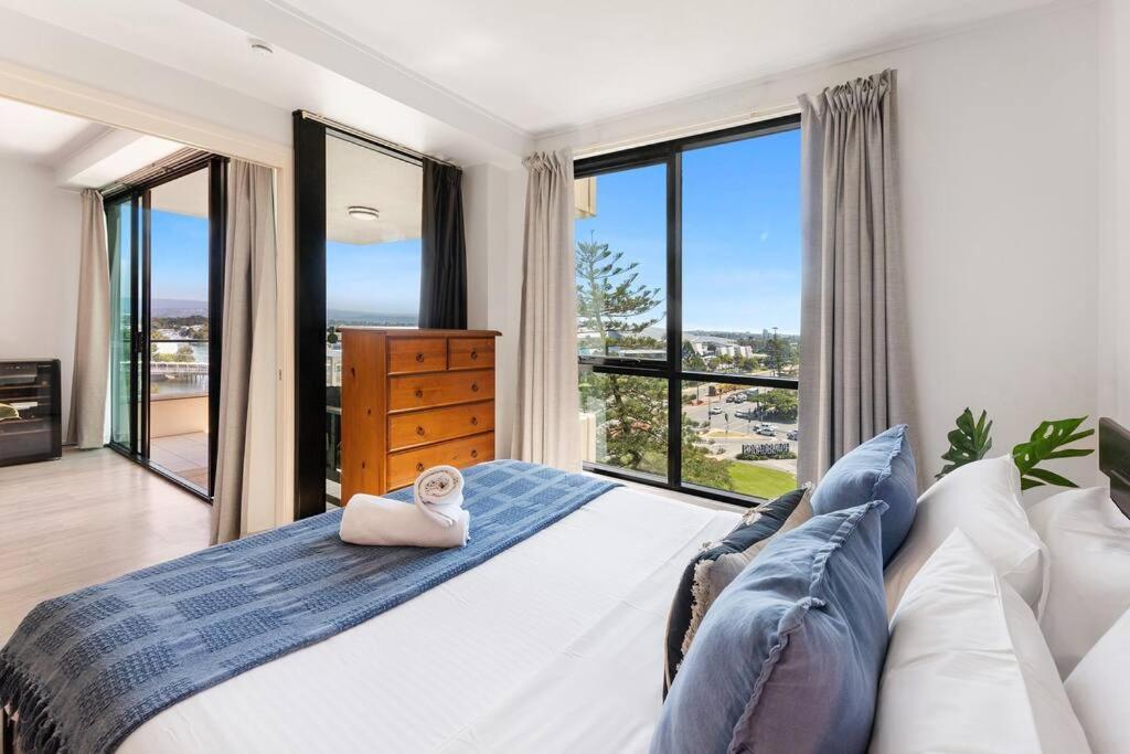 Park Views & Luxe Amenities in Broadbeach
