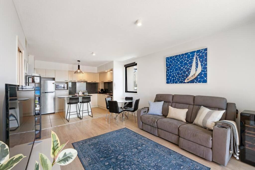 Park Views & Luxe Amenities in Broadbeach