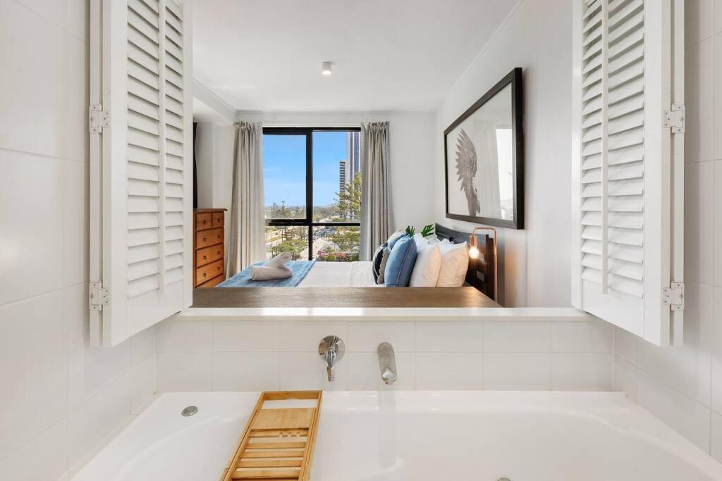 Park Views & Luxe Amenities in Broadbeach