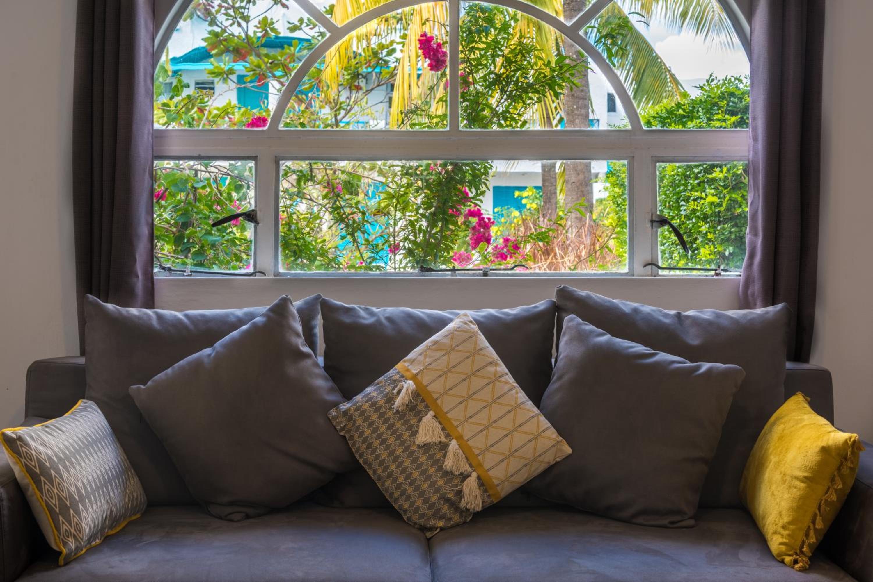 Cozy townhome near beach in heart of Grand Baie view 2