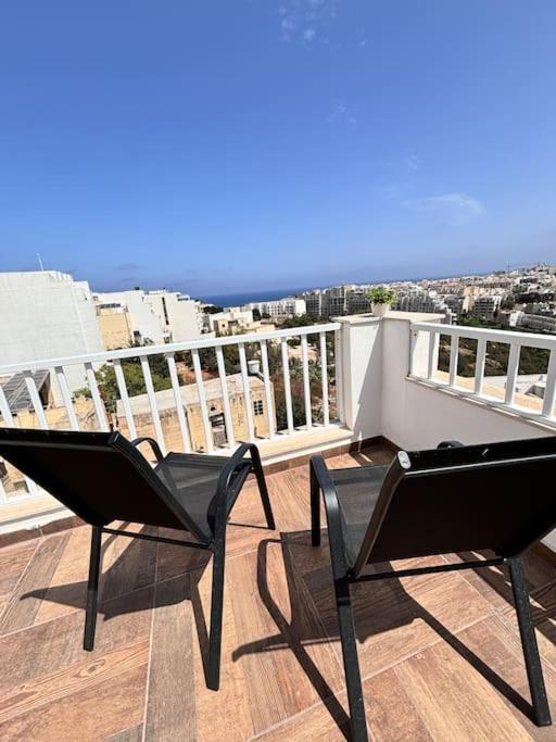 Elegant 2 Bedroom Penthouse St Julians STJ110 photo 4