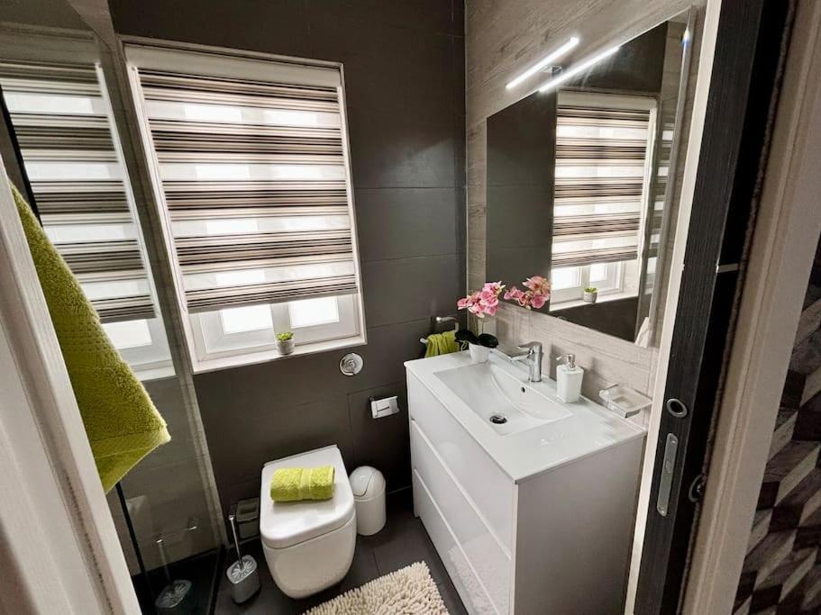 Elegant 2 Bedroom Penthouse St Julians STJ110 photo 5