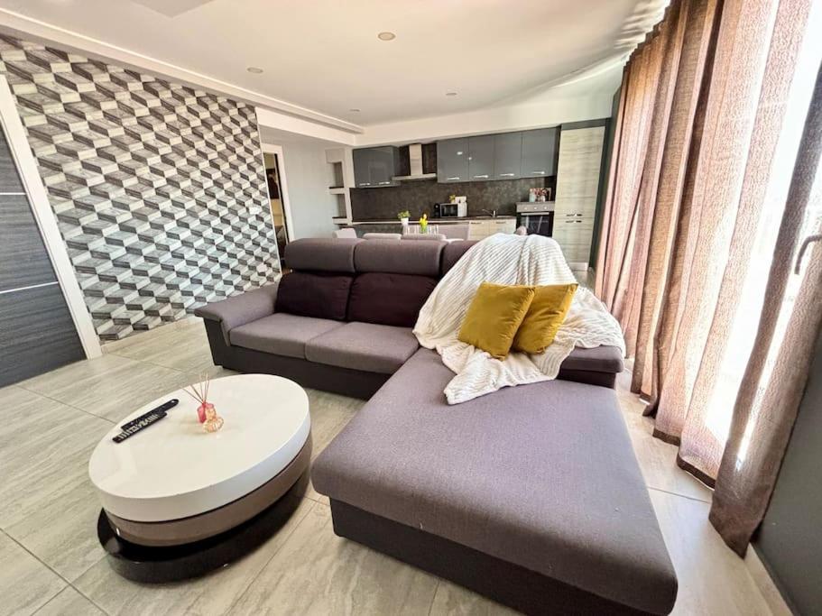 Elegant 2 Bedroom Penthouse St Julians STJ110 photo 5