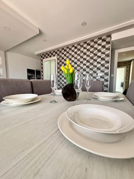 Elegant 2 Bedroom Penthouse St Julians STJ110 photo 2