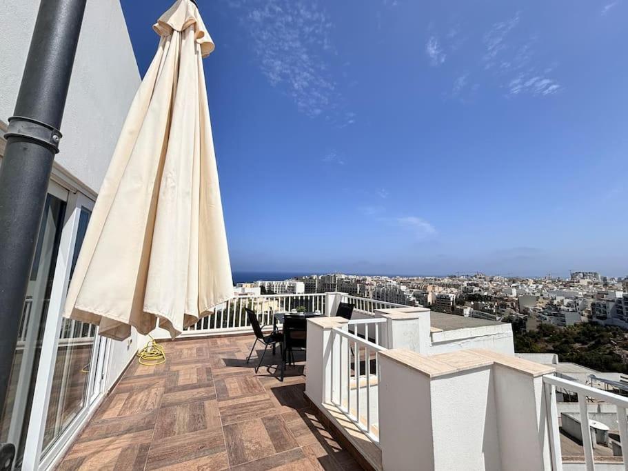 Elegant 2 Bedroom Penthouse St Julians STJ110 photo 2