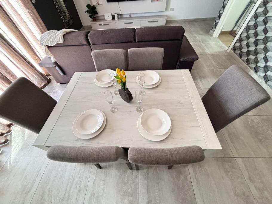 Elegant 2 Bedroom Penthouse St Julians STJ110 photo 4