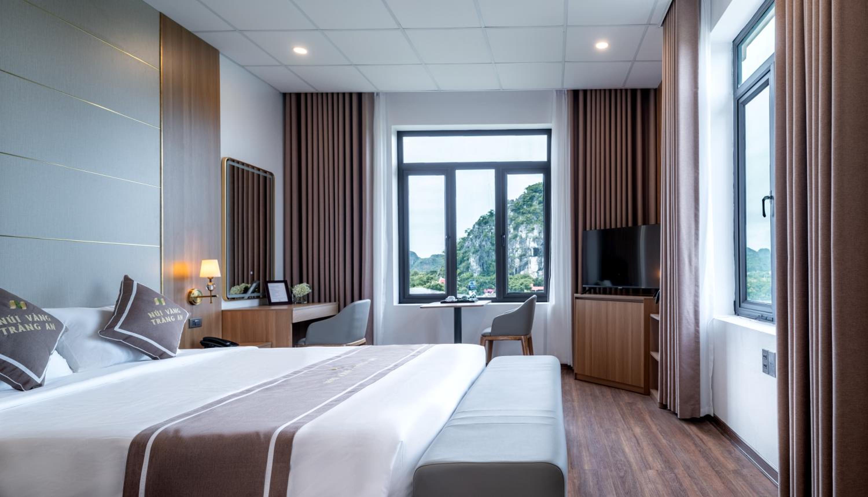 Nui Vang Trang An Hotel Ninh Binh view 3
