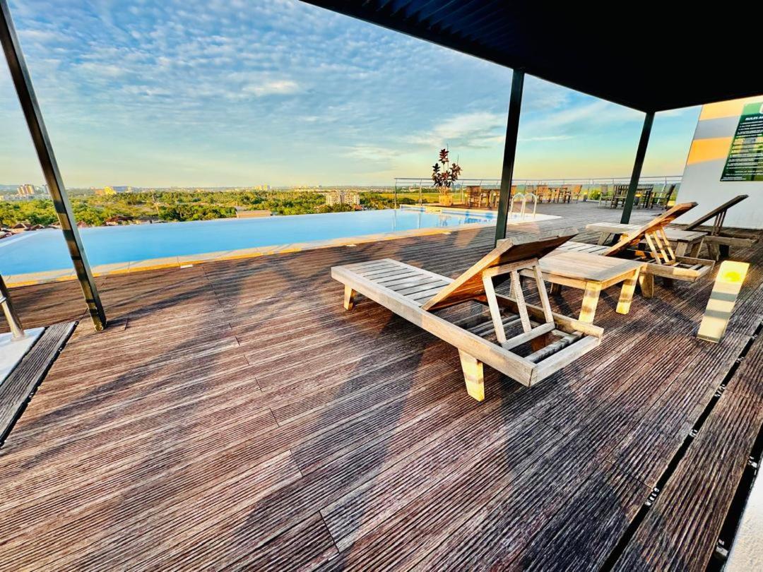 24'HR CHECK IN H'FLOOR SARADISE MERRITON RESIDENCY KUCHING LUXURY BALCONY FACING AIRPORT 3R2B-2Cpark photo 7
