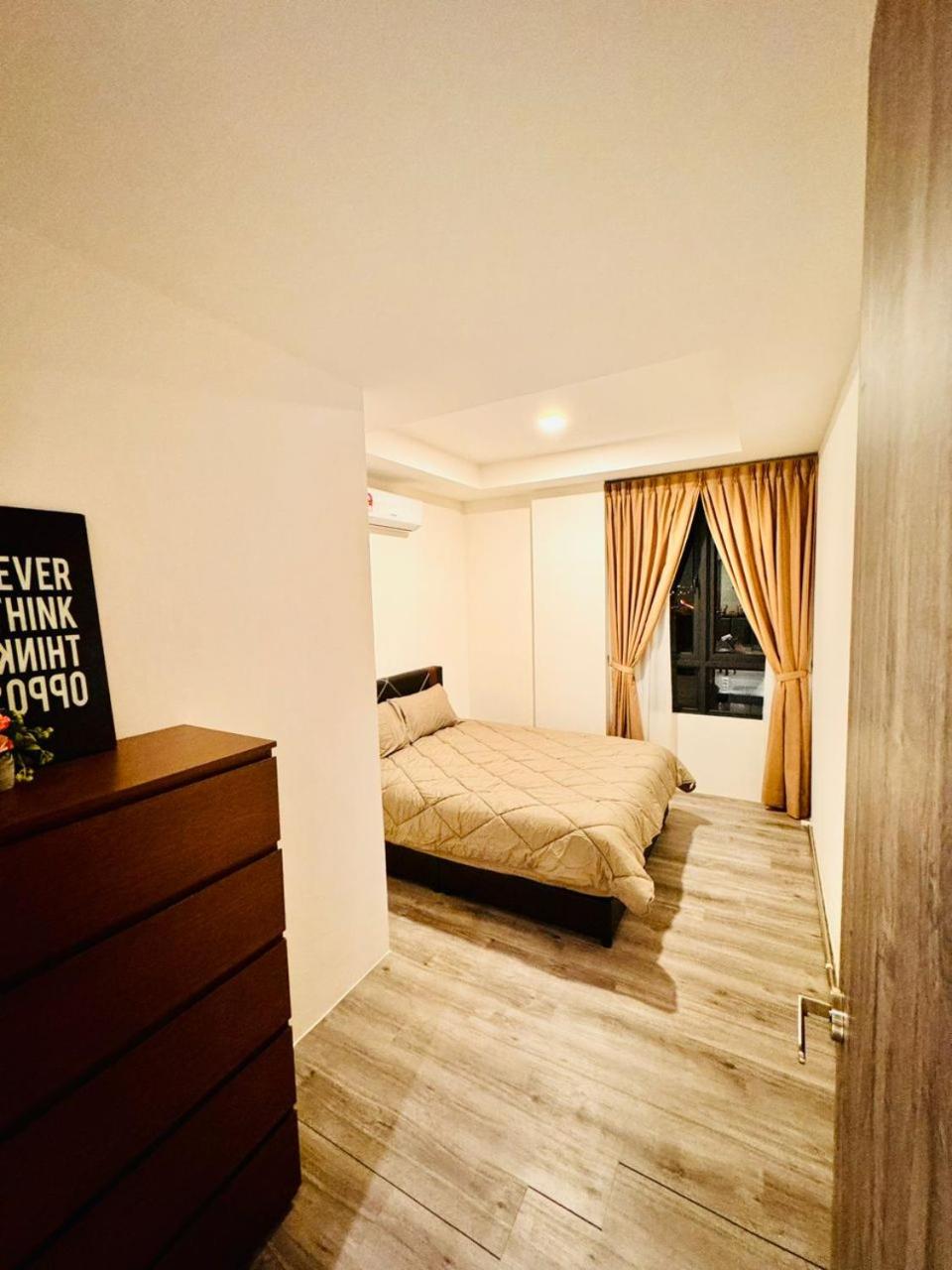 24'HR CHECK IN H'FLOOR SARADISE MERRITON RESIDENCY KUCHING LUXURY BALCONY FACING AIRPORT 3R2B-2Cpark view 5