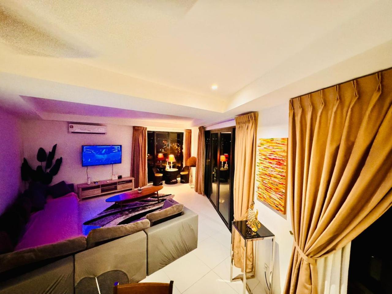 24'HR CHECK IN H'FLOOR SARADISE MERRITON RESIDENCY KUCHING LUXURY BALCONY FACING AIRPORT 3R2B-2Cpark photo 3