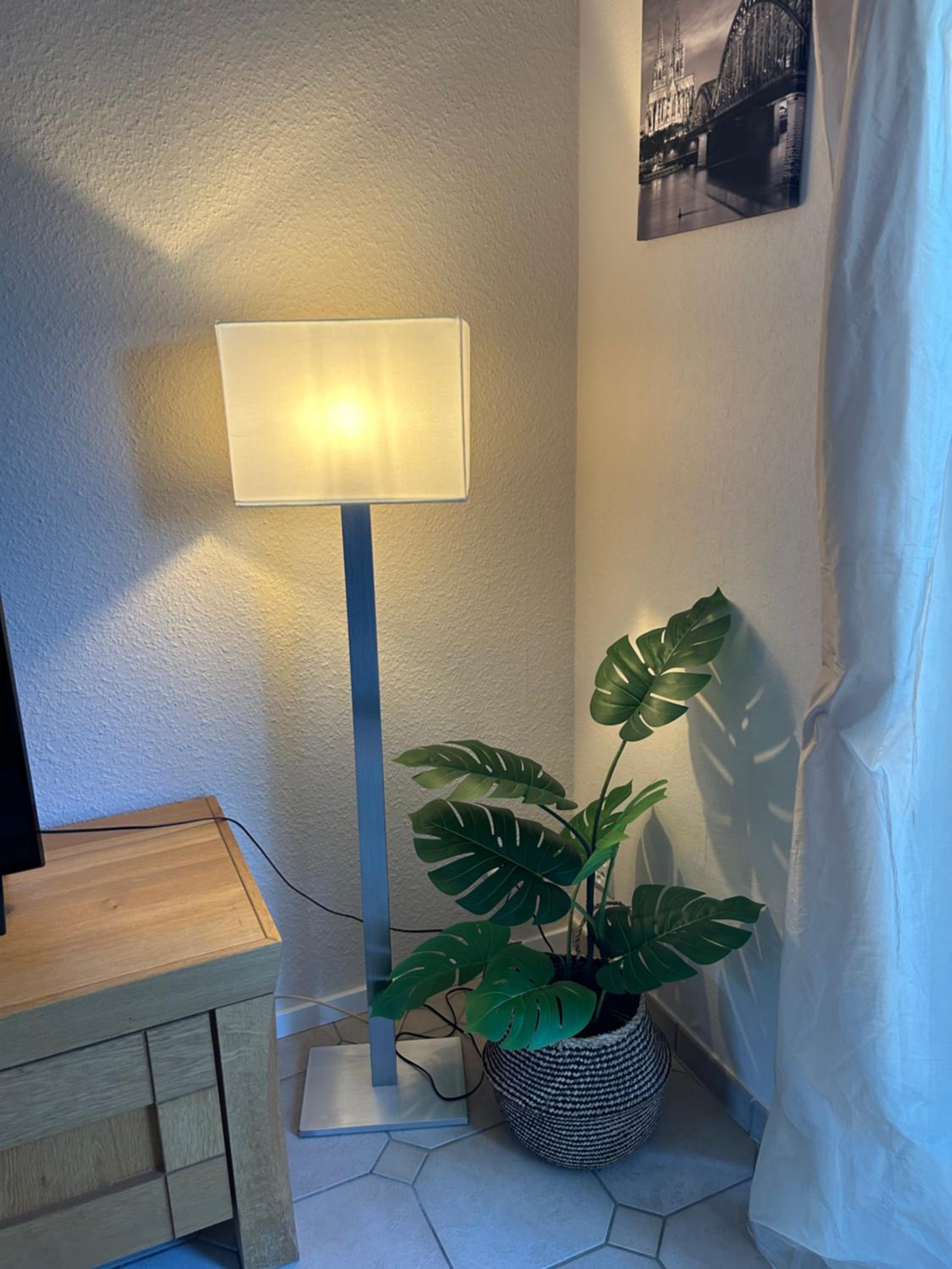 Klamar Ferienwohnung Monteur Wohnzimmer Esszimmer 1 Schlafzimmer Küche Diele Bad in Erftstadt Niederberg