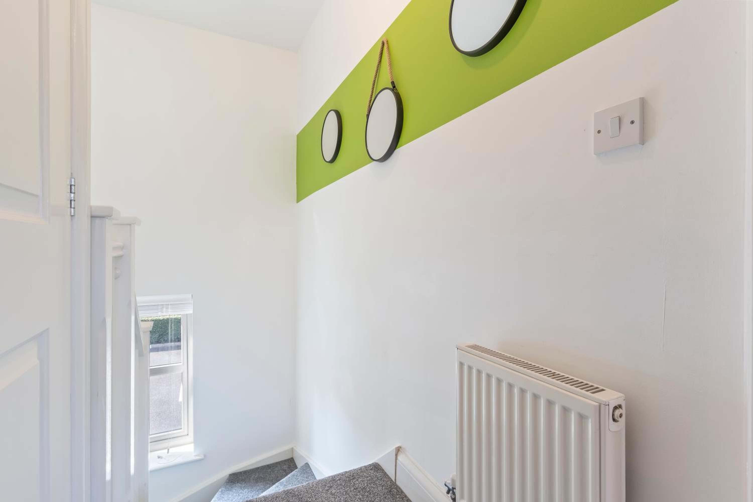 Ava's Apartment - 1 Bedroom In Solihull Centre - Free Parking - Wi-Fi view 5