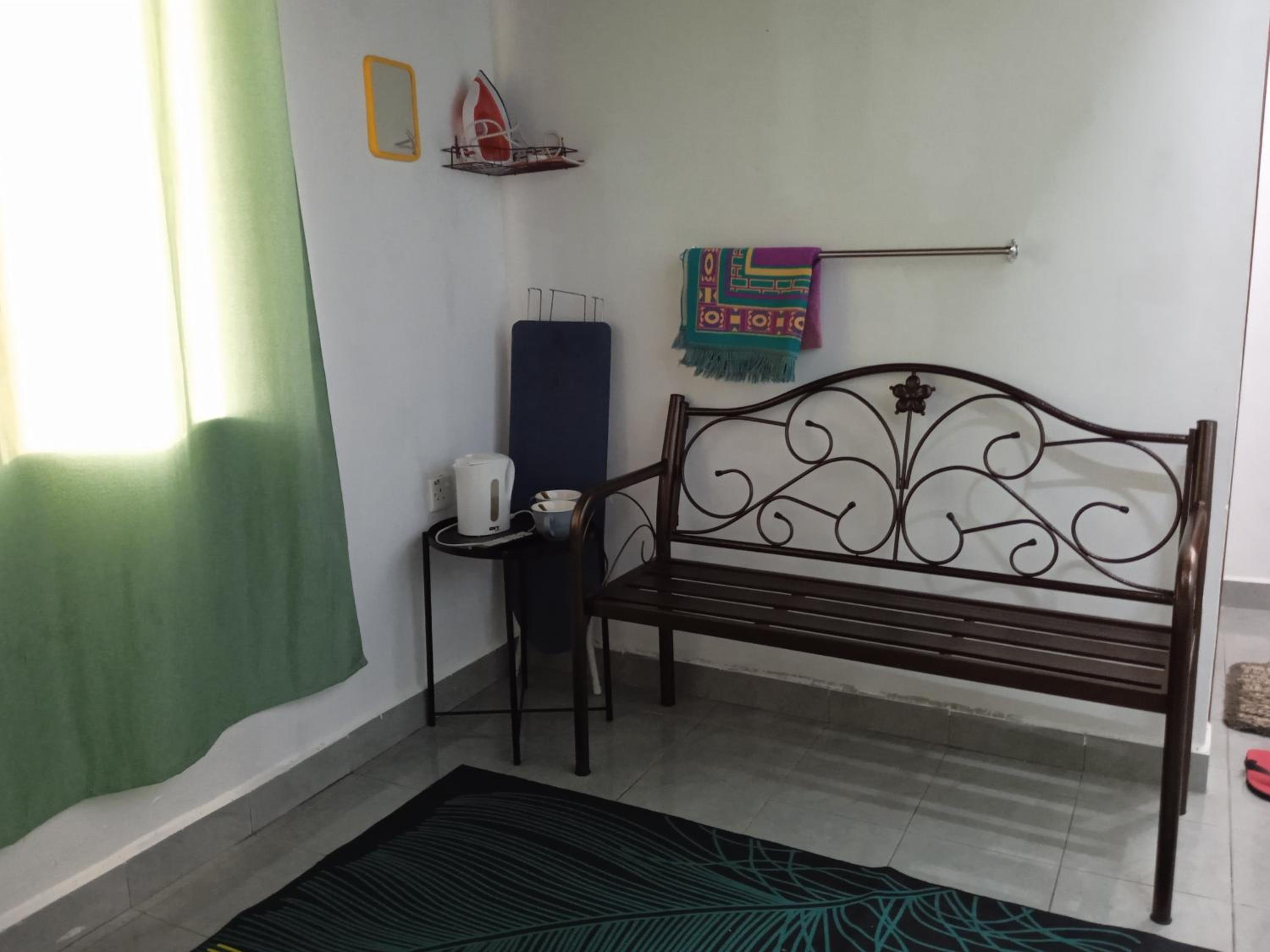 Tiny House Idaman K T dengan Aircond dan Privasi Penuh 1 Bilik Air