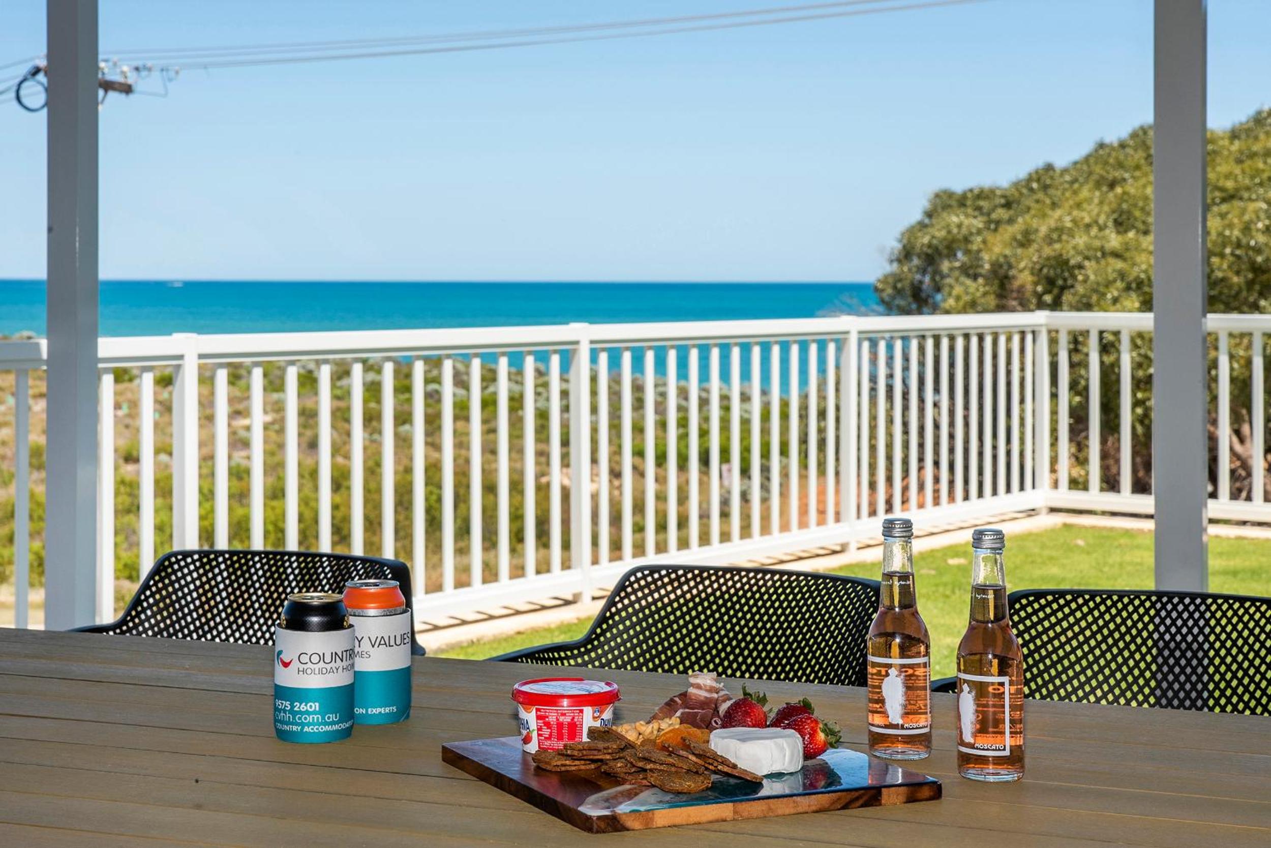 Seaclusion Cottage - Modern renovated beach house