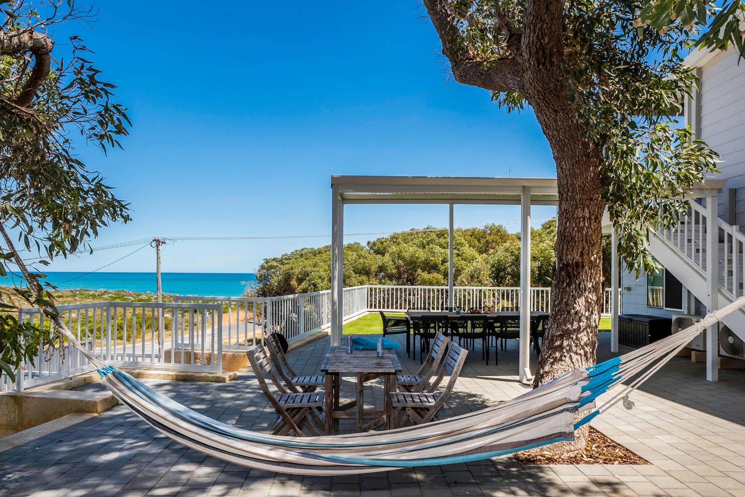 Seaclusion Cottage - Modern renovated beach house
