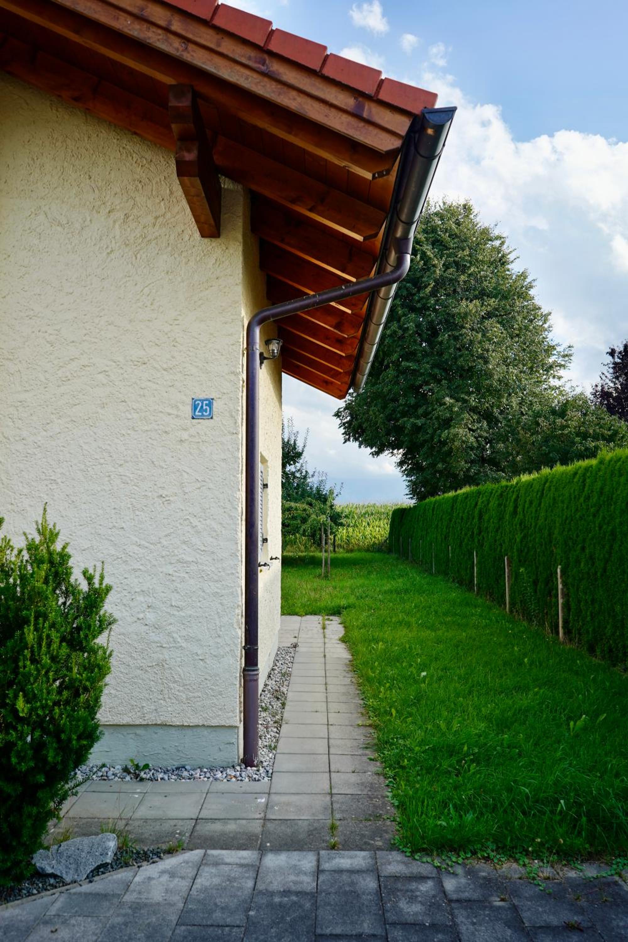 Ferienhaus Am Weitfeld - Ruheoase mit Garten & Bergblick nahe Salzburg