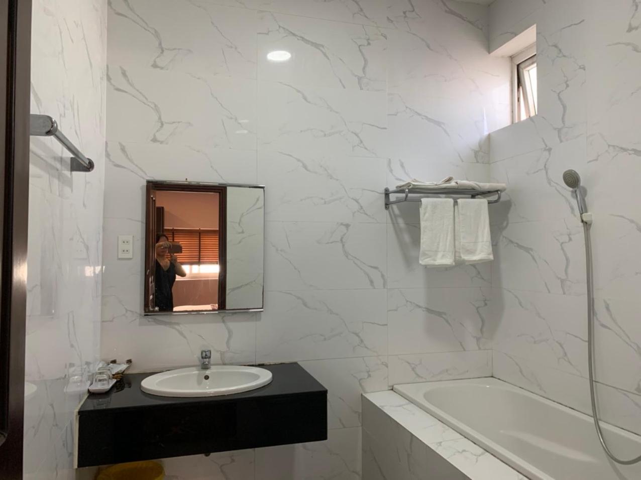 HA LONG Hotel Linh Trung Thu Duc HCMC