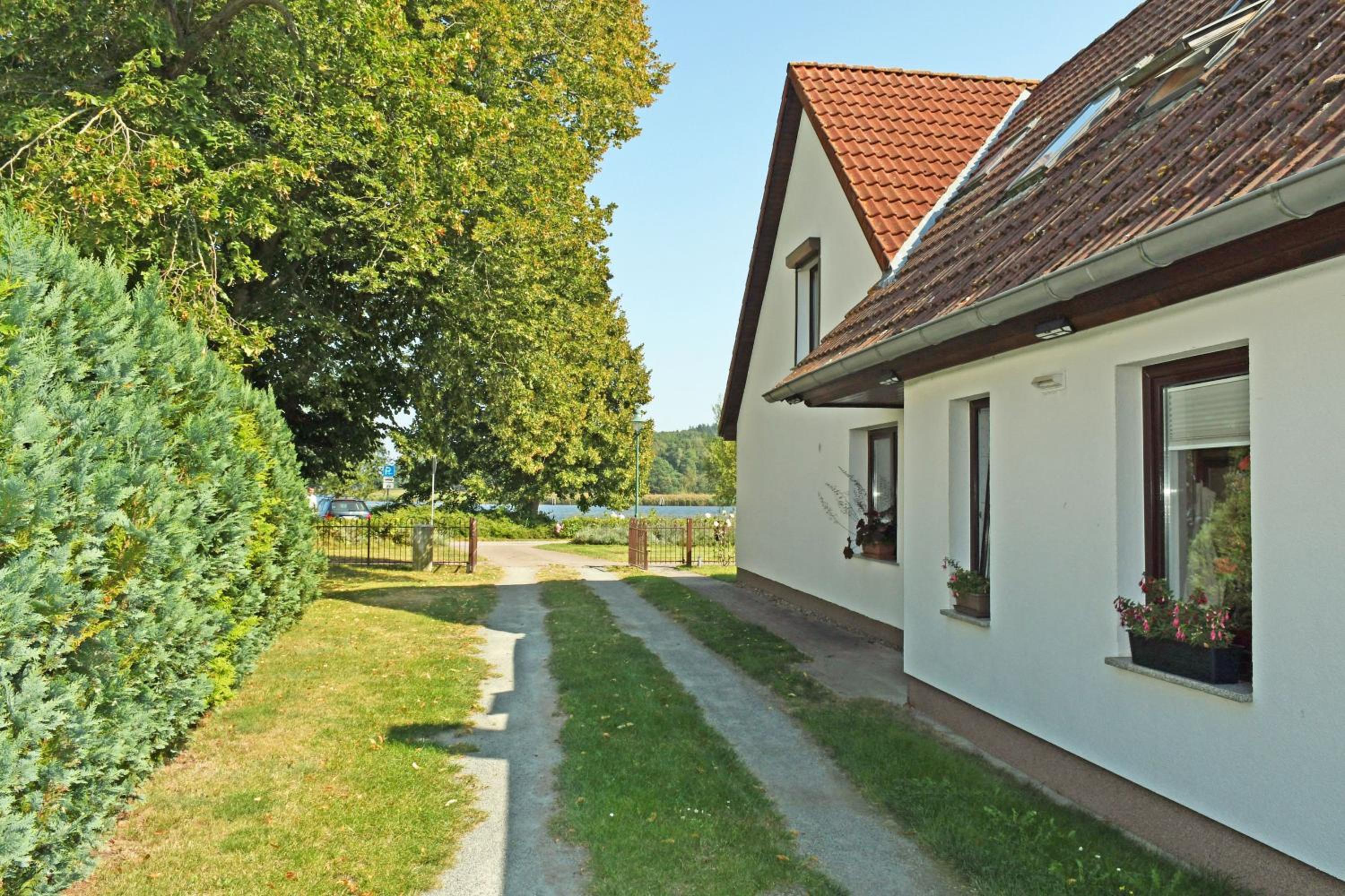 schoene Ferienwohnung mit Terrasse view 2