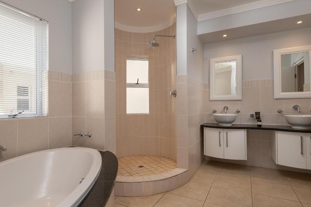 Sea View 3-Bed Apartment in Simbithi Eco Estate view 5
