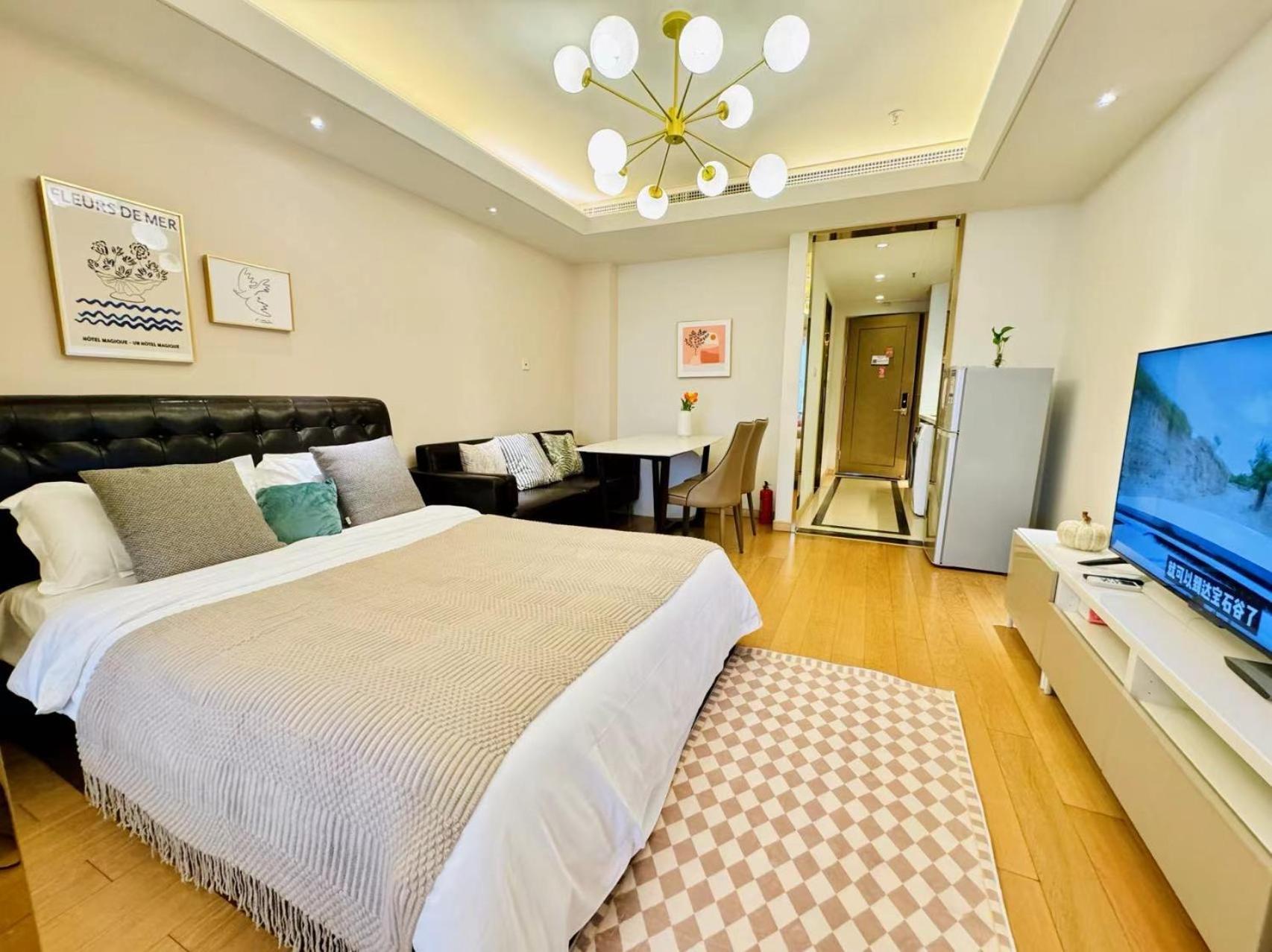 Shanghai Lerongju Boutique Apartment Metro Line 8 20meter