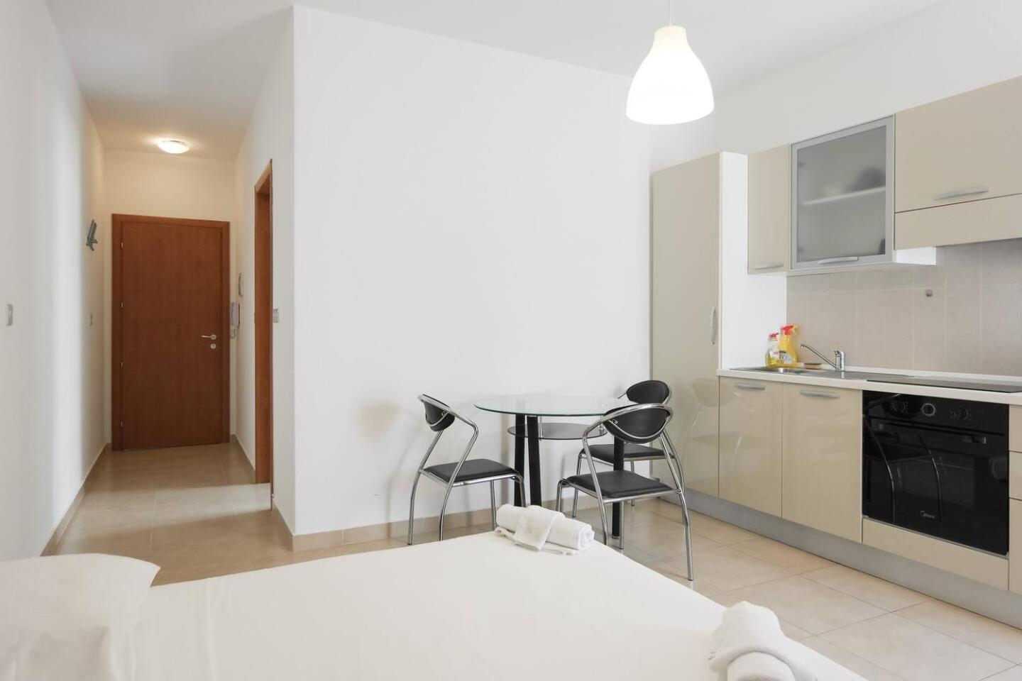 Tropea Court Sliema Apartment 5B by Homely view 4