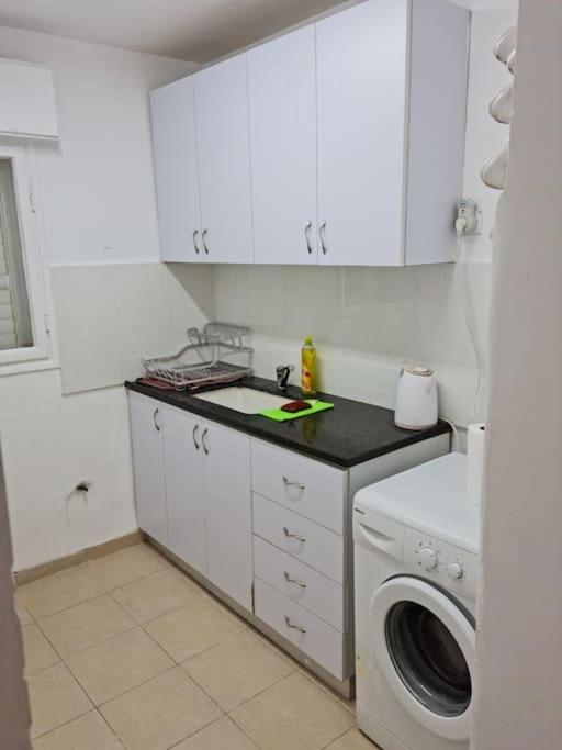 Beautiful studio apartment by the sea 60-10 view 2