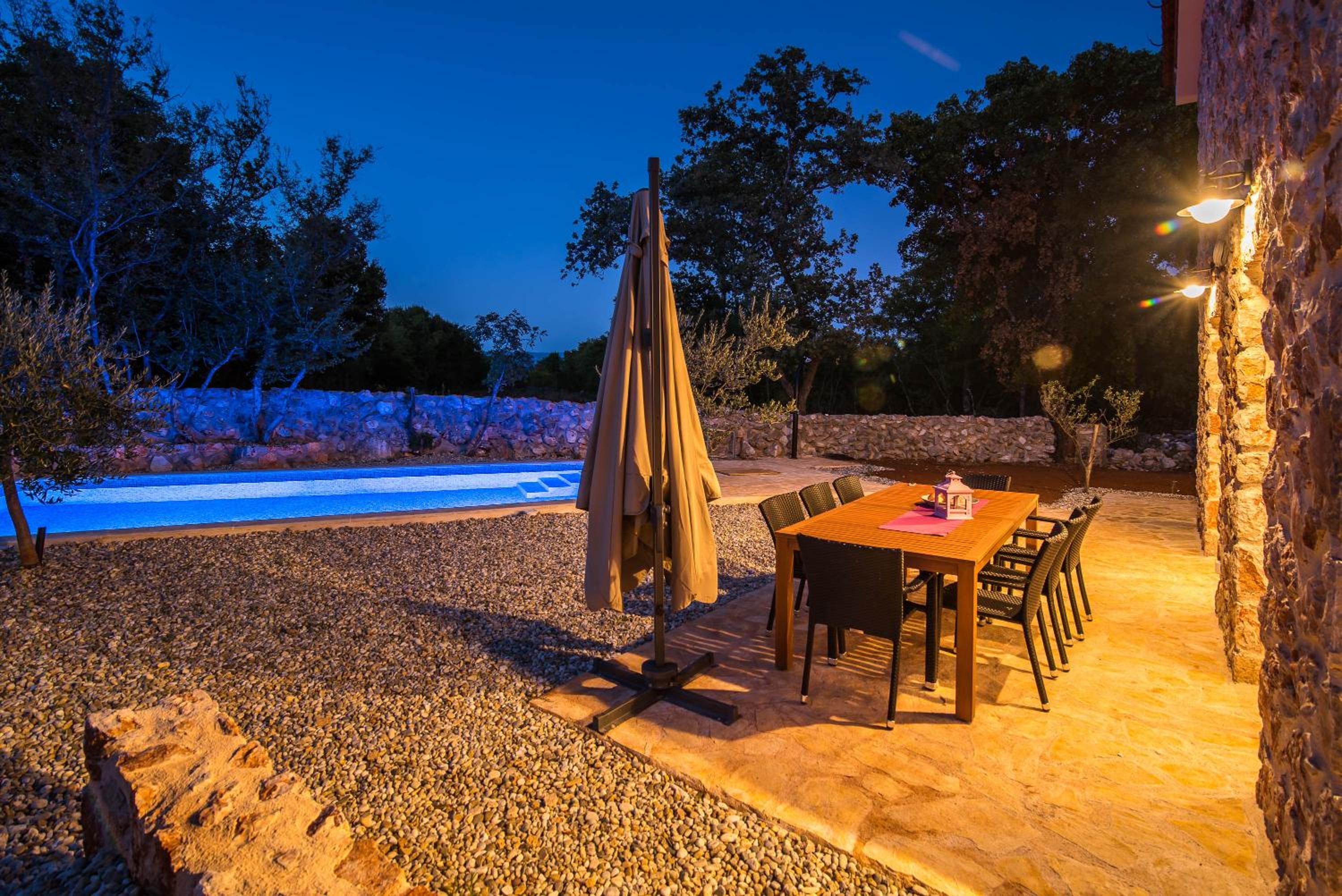 Romantic villetta - pool, nature, privacy - by TRAVELER tourist agency Krk - ID 2182