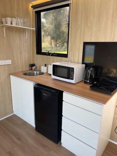 Lake Hume Getaway by Tiny Away