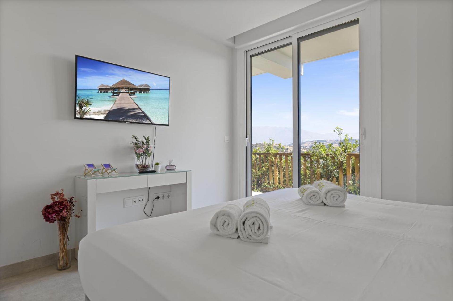 ViVi Homes - Golden Horizon Sauna, Pool, Gym & Beach