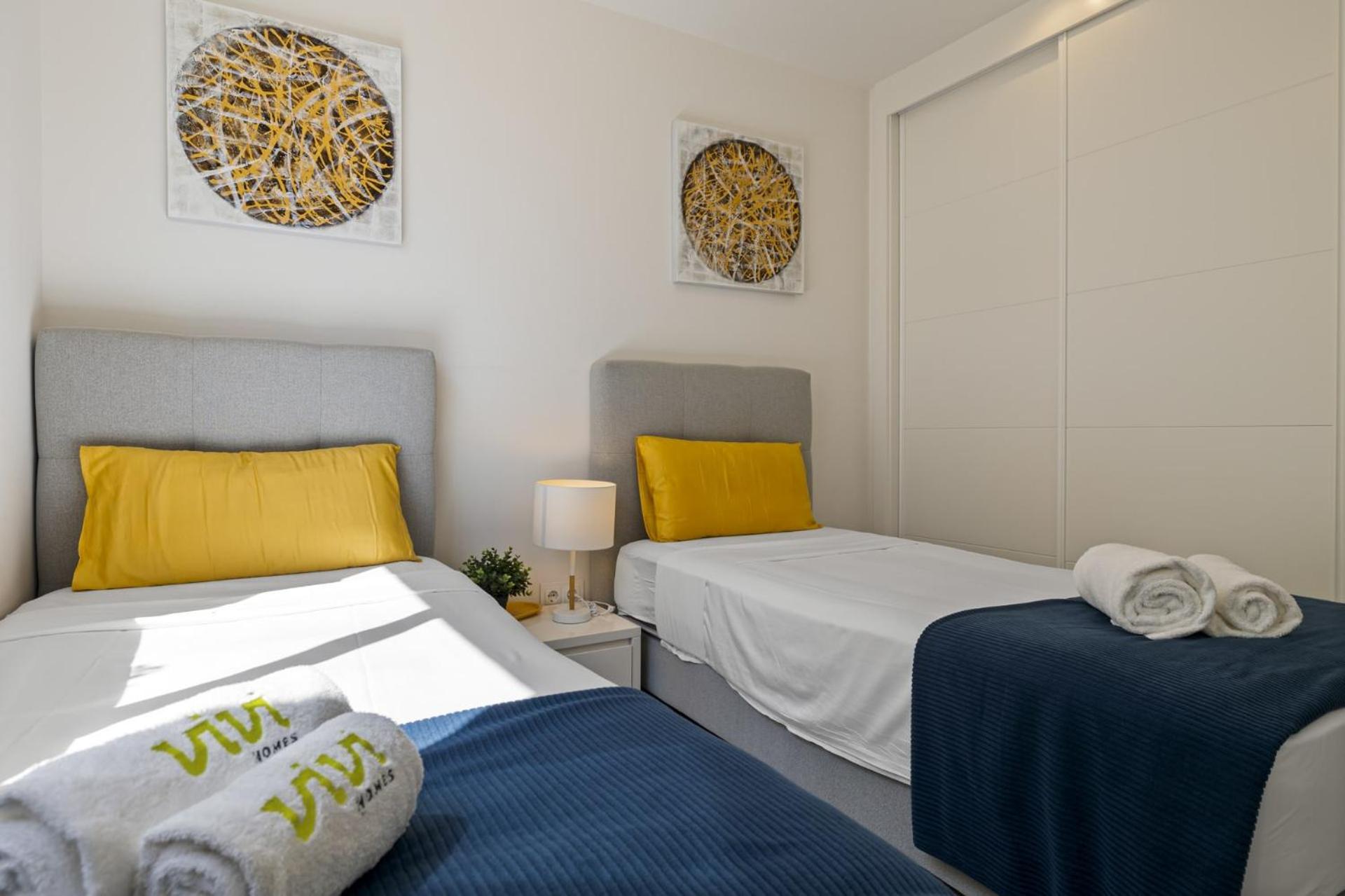 ViVi Homes - Golden Horizon Sauna, Pool, Gym & Beach