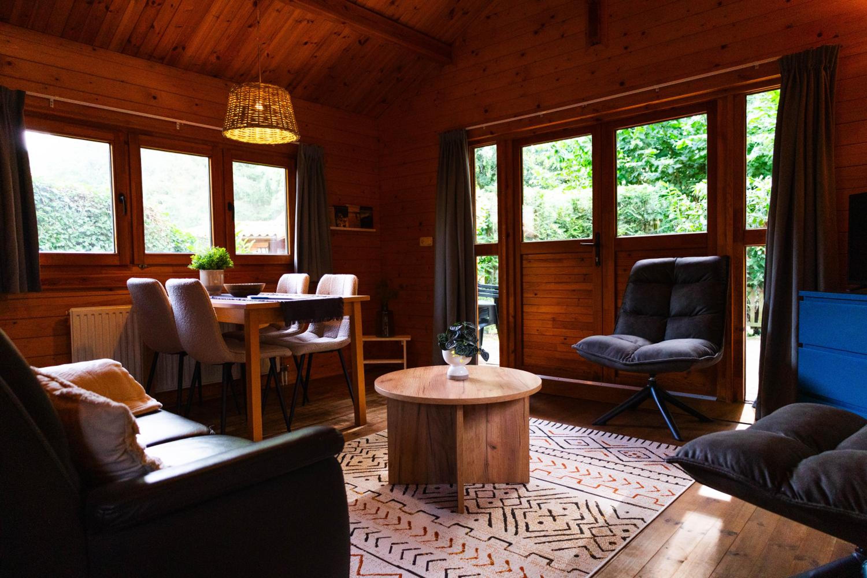 Sfeervol houten huisje met fijne buitenruimte op de Veluwe view 3