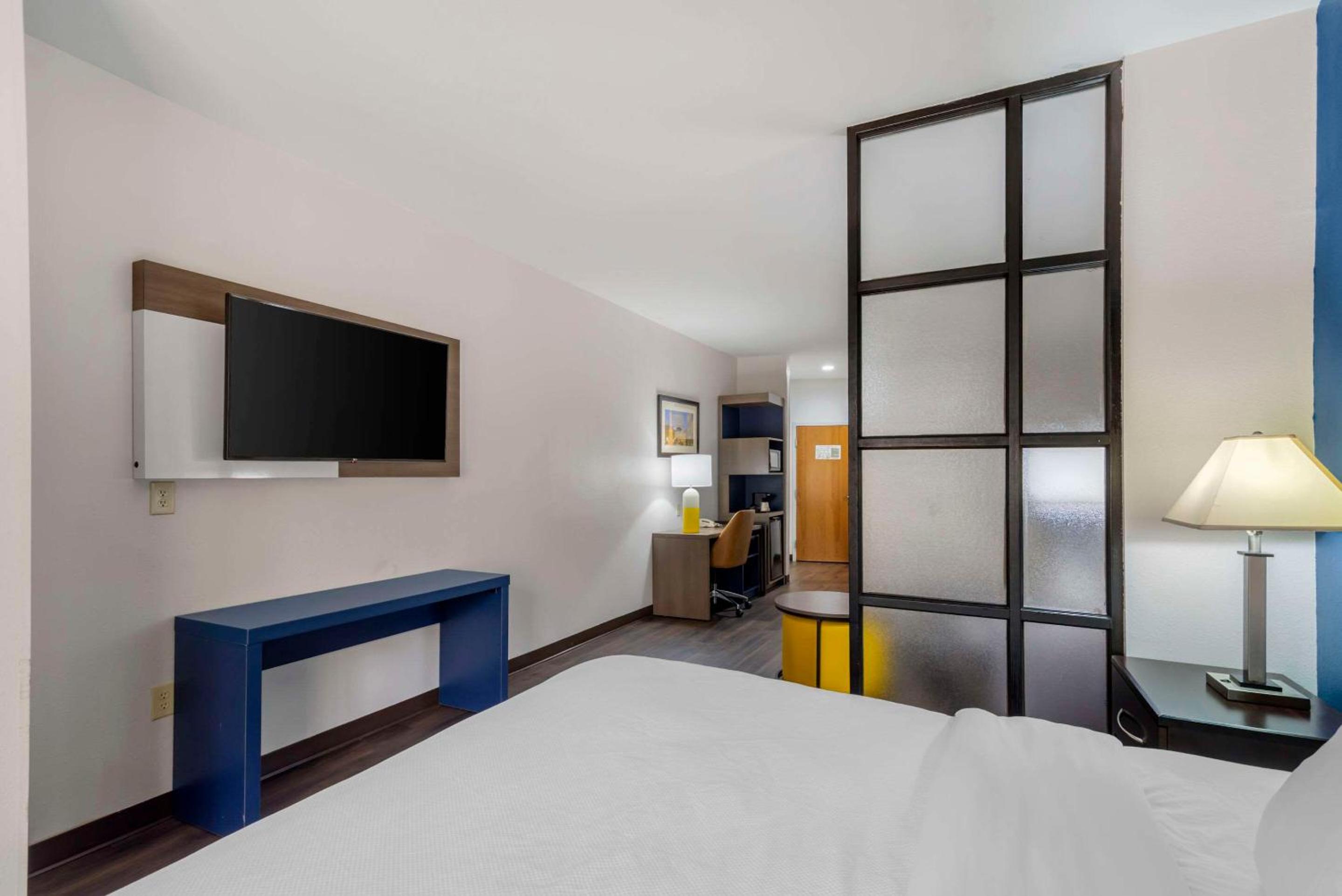 Macon Vacations - Comfort Suites - Property Image 46