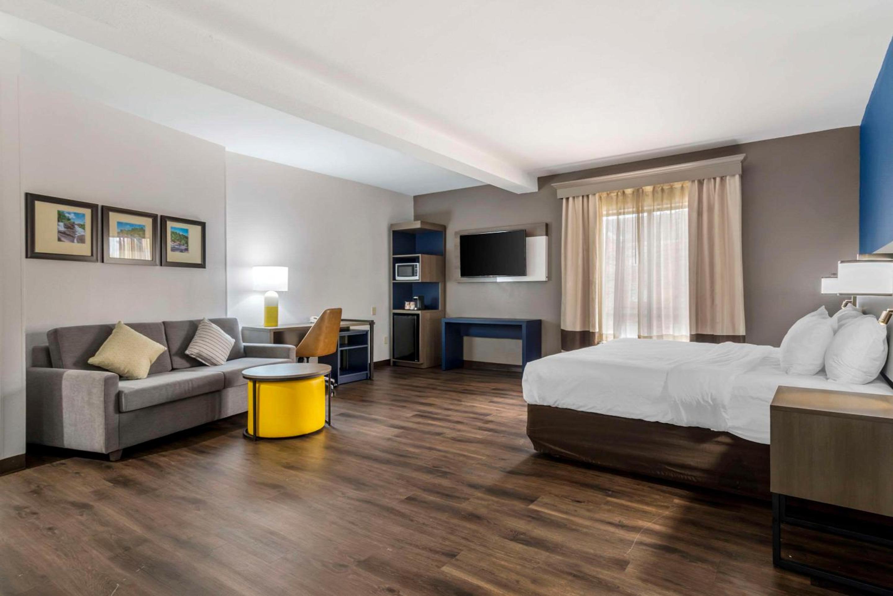 Macon Vacations - Comfort Suites - Property Image 50