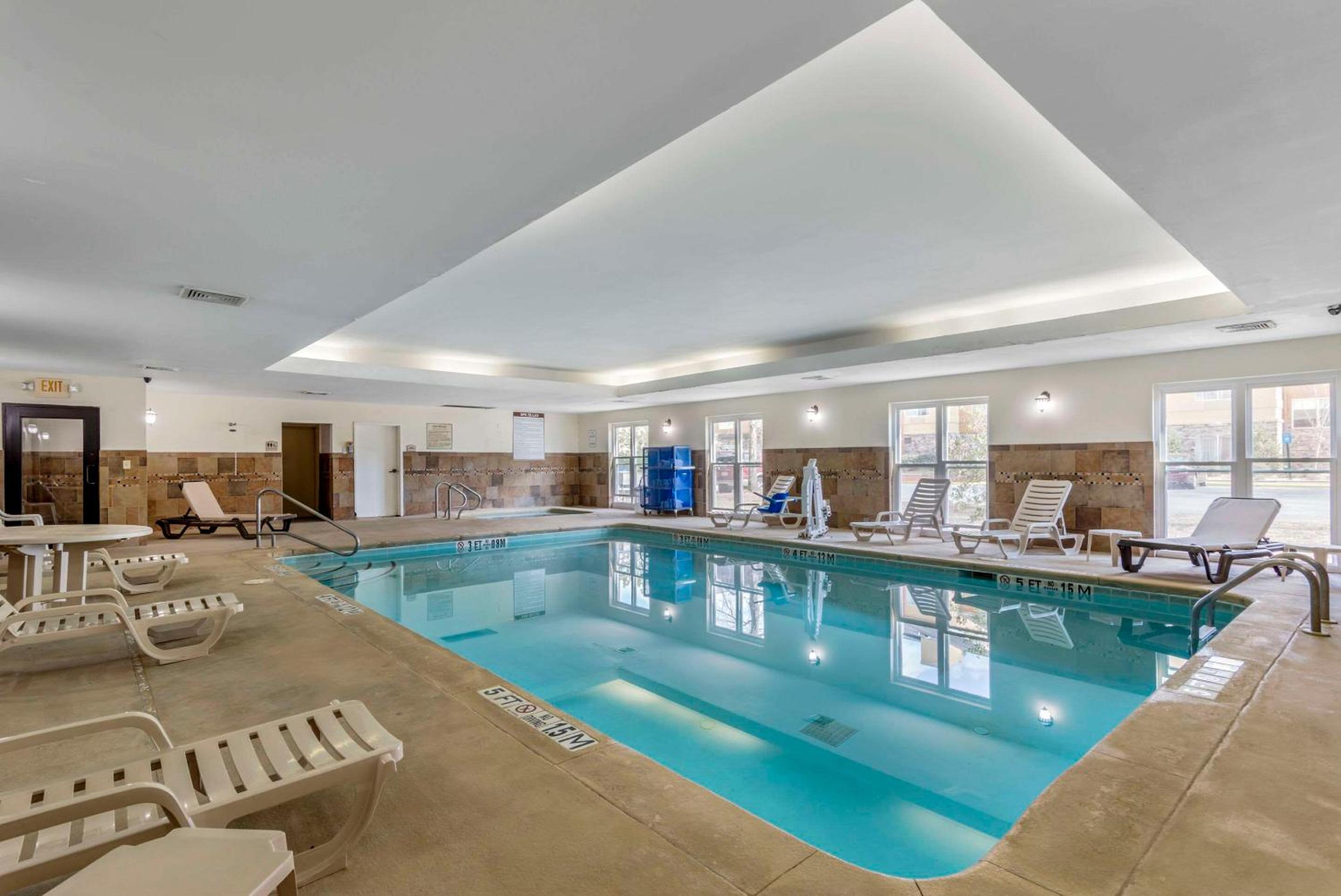 Macon Vacations - Comfort Suites - Property Image 51