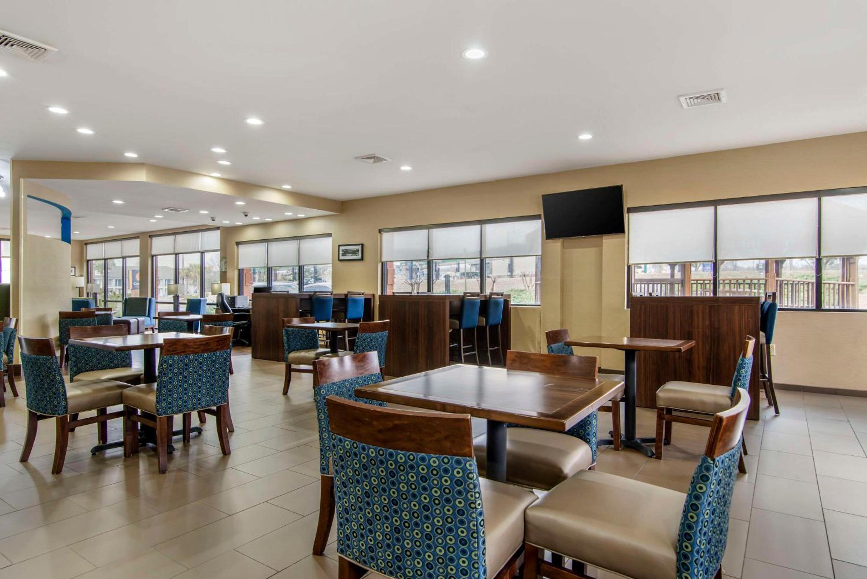 Macon Vacations - Comfort Suites - Property Image 54