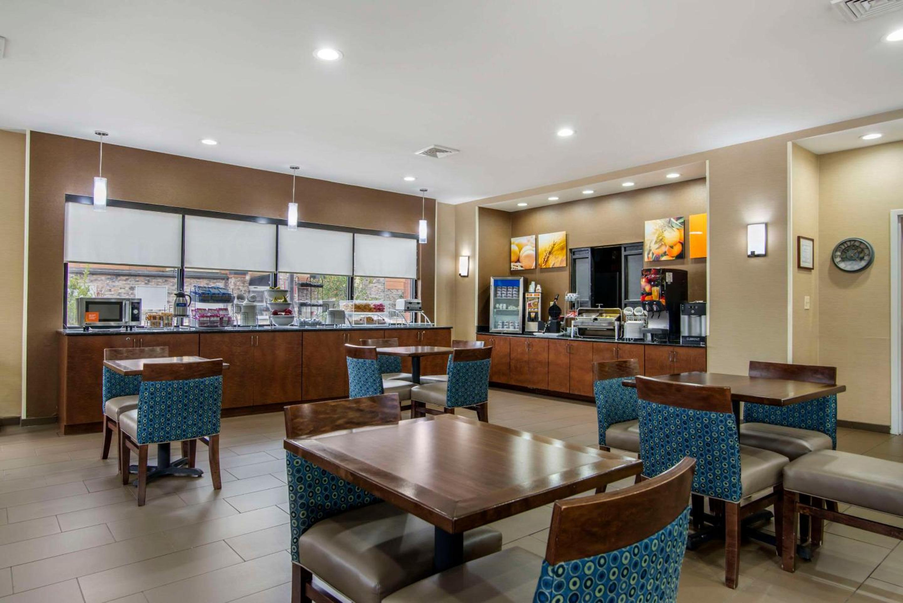 Macon Vacations - Comfort Suites - Property Image 56