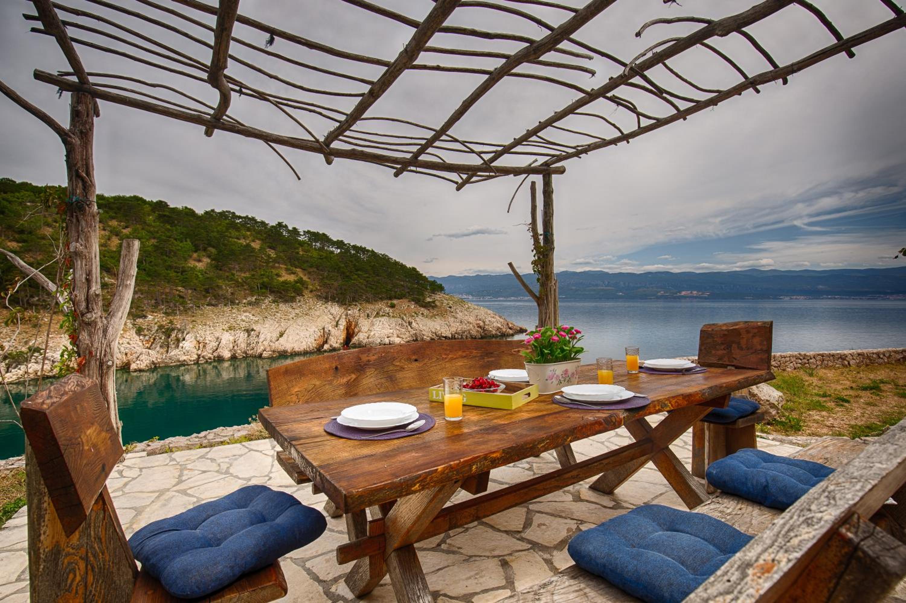 Unique villa on a rock, 50 meters from the beach, sea view - by TRAVELER tourist agency Krk - ID 2401 view 3