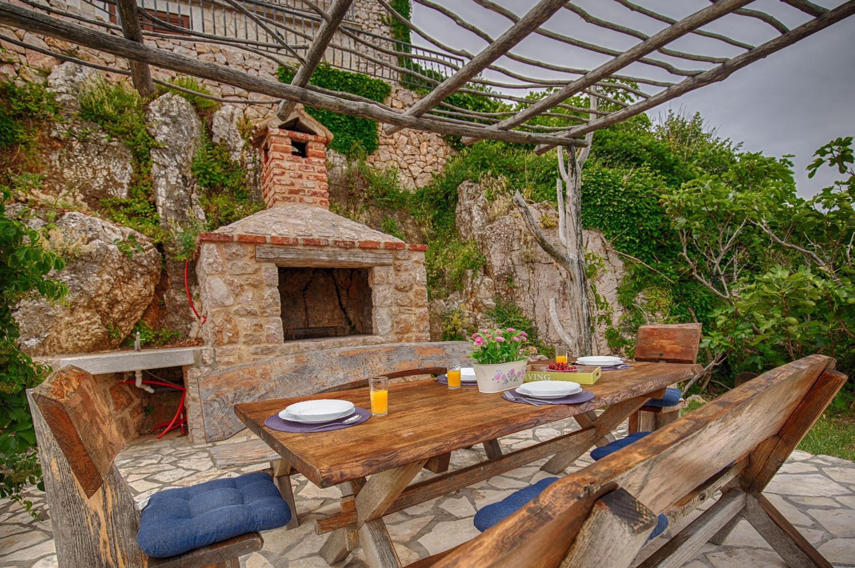 Unique villa on a rock, 50 meters from the beach, sea view - by TRAVELER tourist agency Krk - ID 2401 view 4