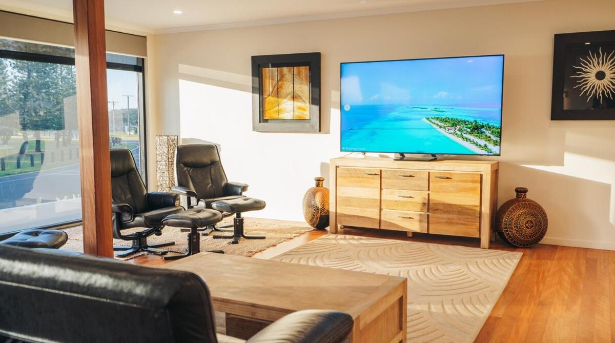 Beachfront at Buddina with Heated Pool & Sea Views
