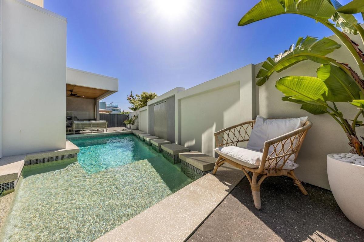 Pet friendly Luxury stay walk to beach