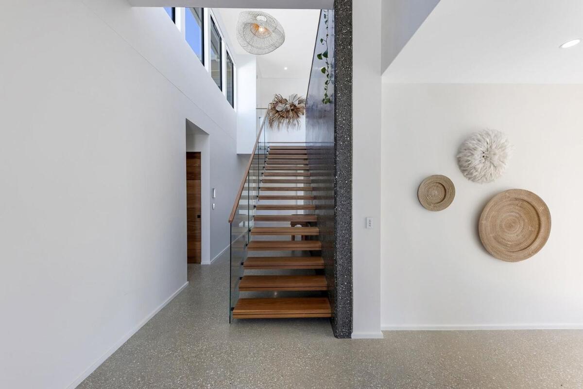 Pet friendly Luxury stay walk to beach