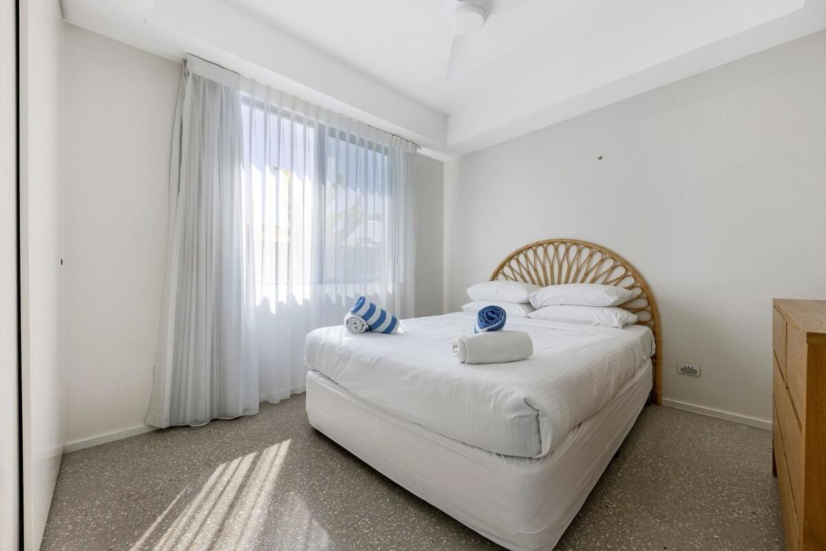 Pet friendly Luxury stay walk to beach