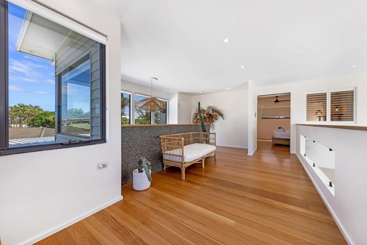 Pet friendly Luxury stay walk to beach