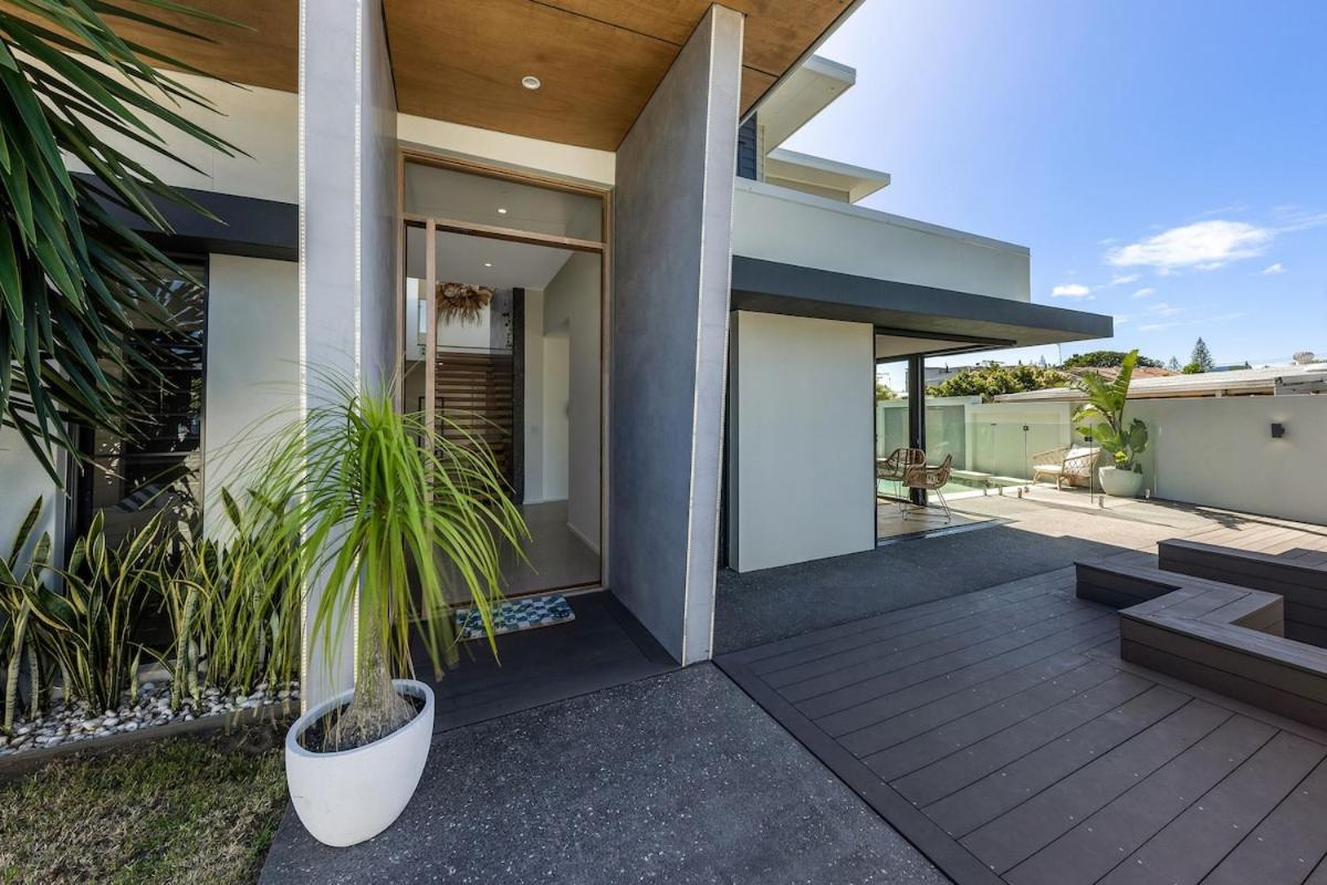Pet friendly Luxury stay walk to beach